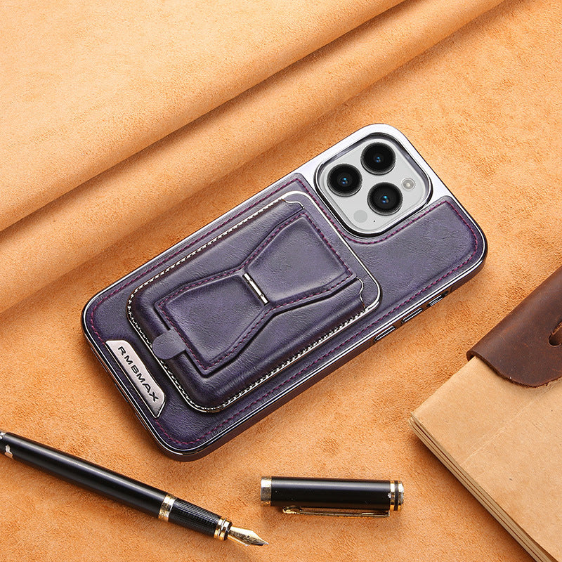 Skórzane etui na iPhone’a z magnetycznym uchwytem na karty