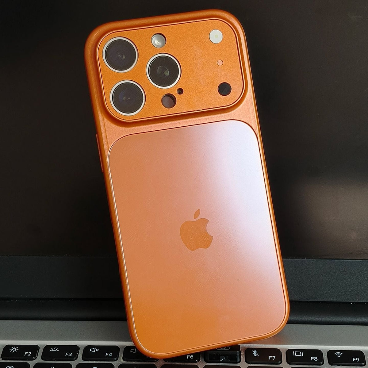 Metaliczne etui MagSafe do iPhone’a