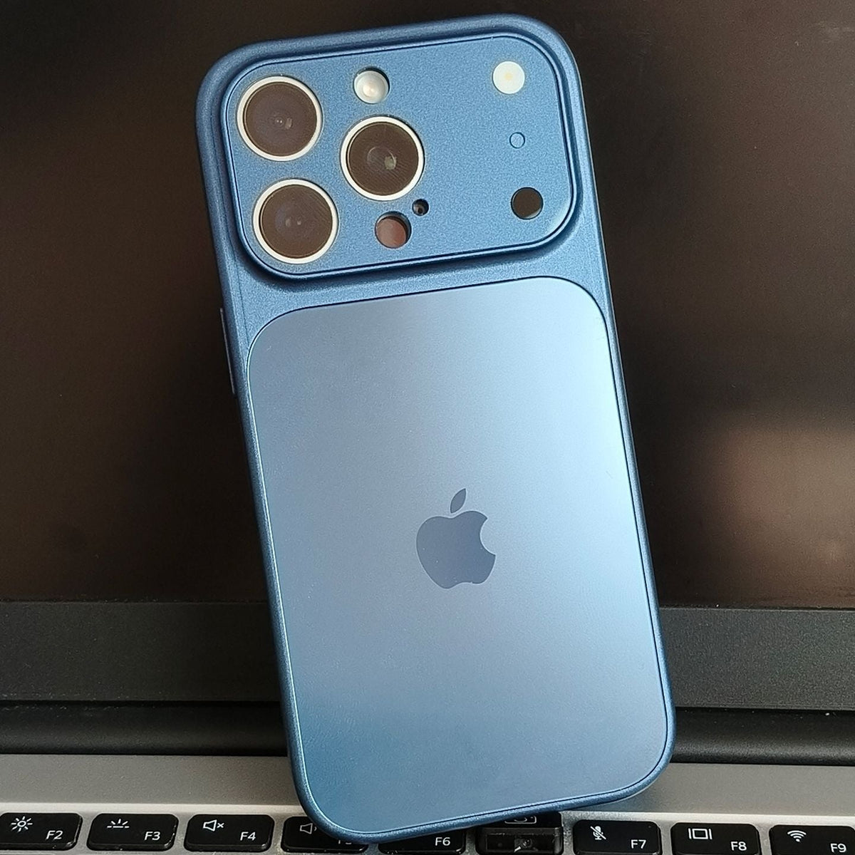 Metaliczne etui MagSafe do iPhone’a
