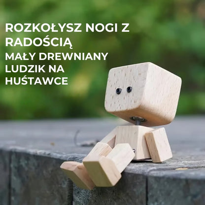 Urocza drewniana huśtawka z 12 magnetycznymi minami