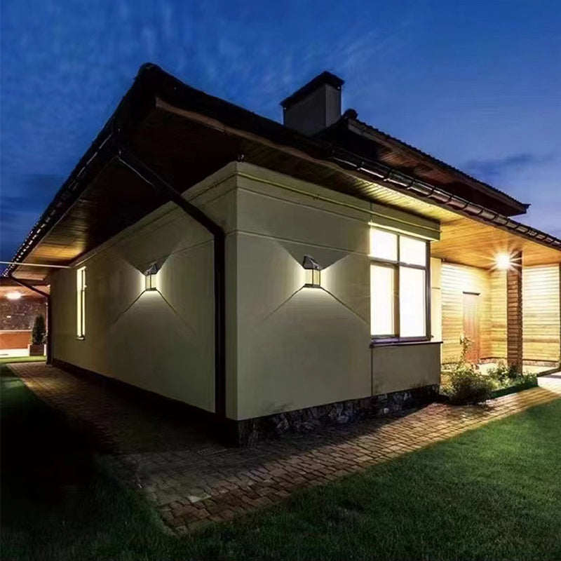 Solarna lampa ścienna