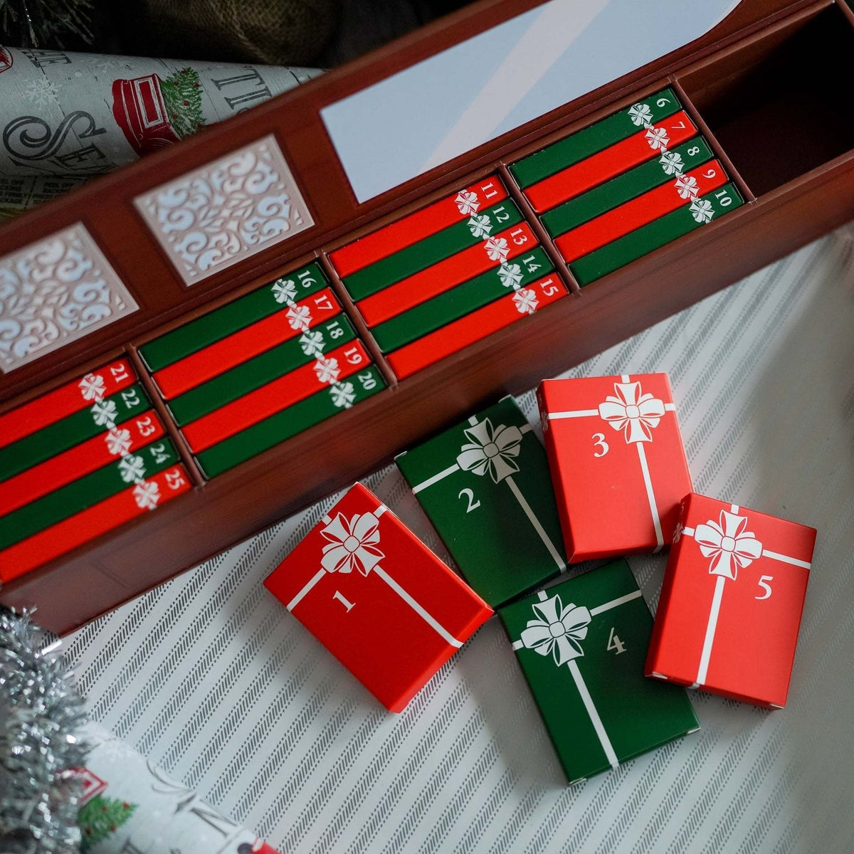 Kalendarz adwentowy z mini książeczkami (25 świątecznych opowieści)
